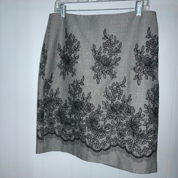 Anne Klein grey black floral embroidered houndstooth skirt Sz 10 back zip lined - Picture 1 of 5